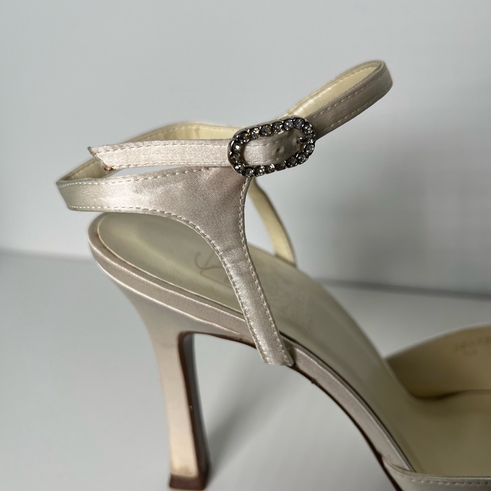 Bridal silk shoe, size 9.5 - Picture 5 of 9